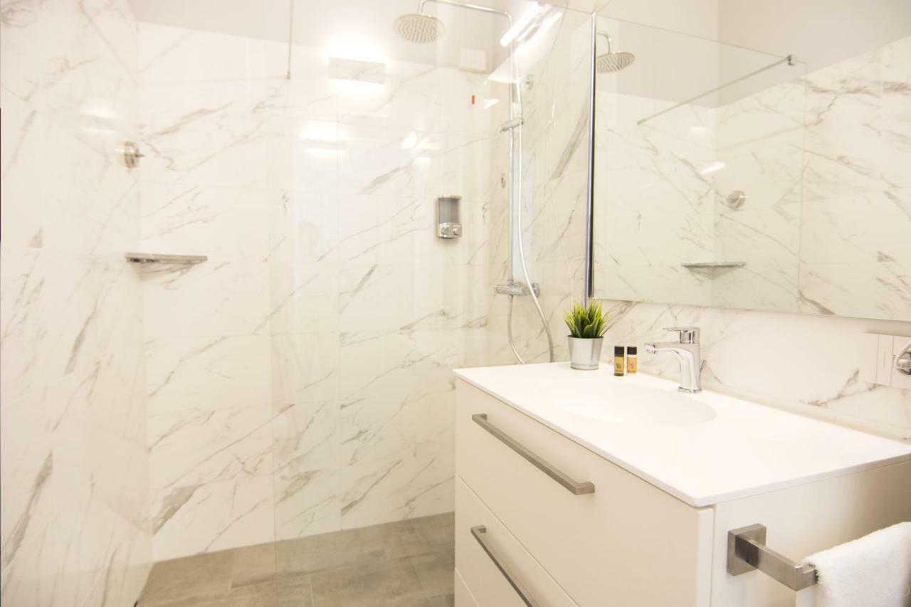 La Quadra Suites - Central Apartments In Iseo With Daily Housekeeping Rom bilde