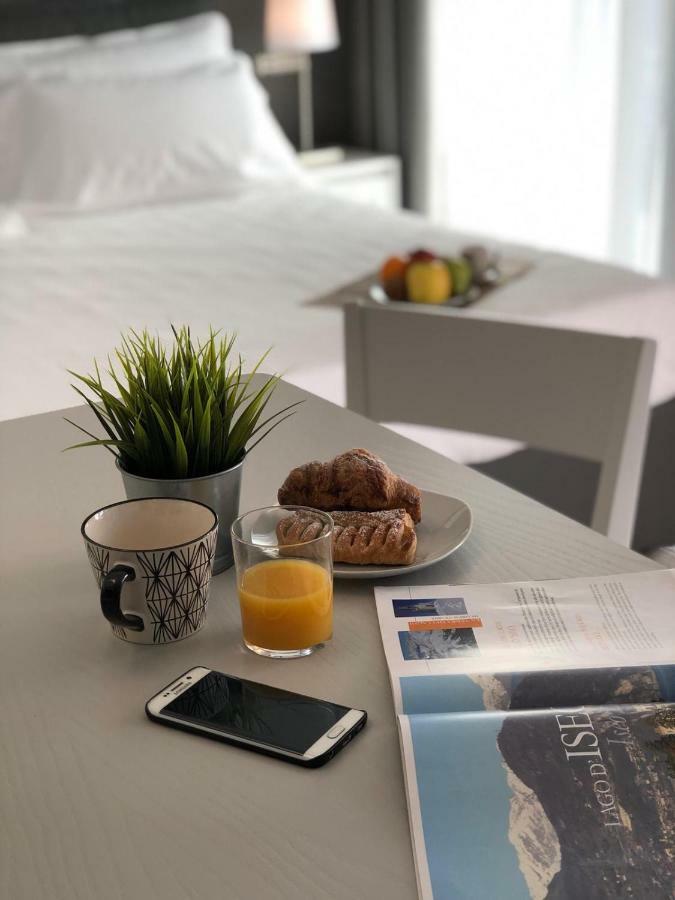 La Quadra Suites - Central Apartments In Iseo With Daily Housekeeping Eksteriør bilde