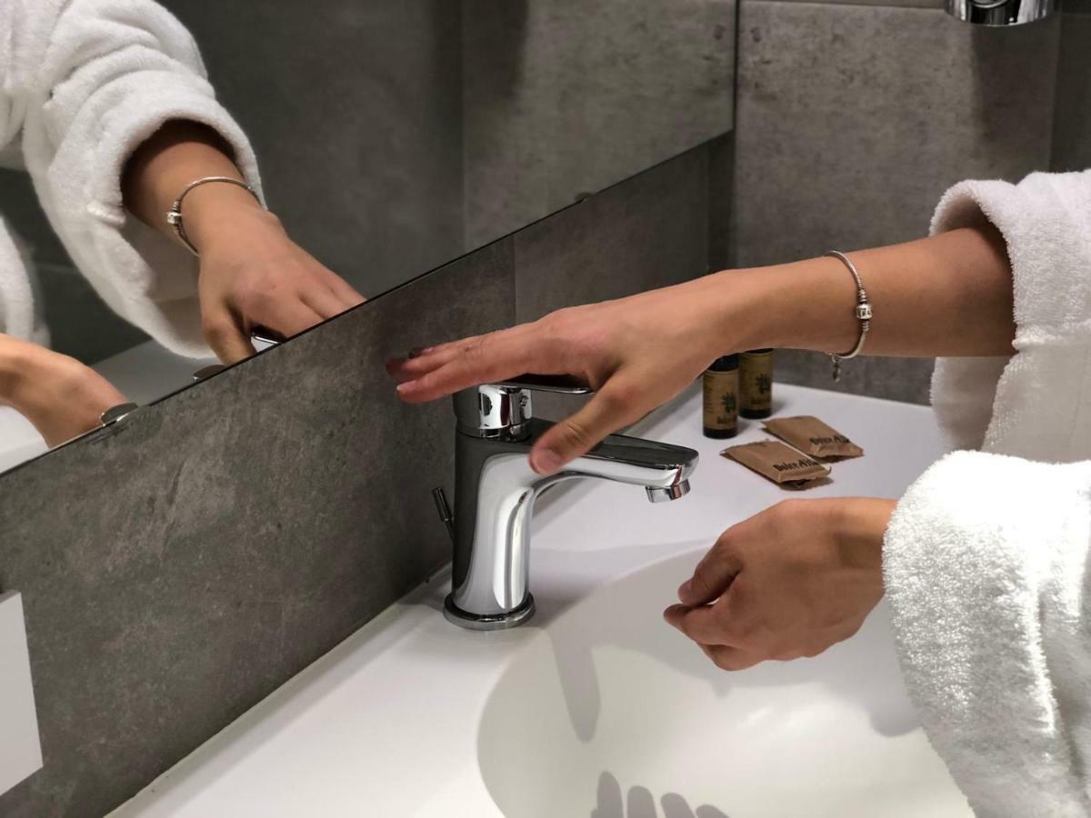 La Quadra Suites - Central Apartments In Iseo With Daily Housekeeping Eksteriør bilde