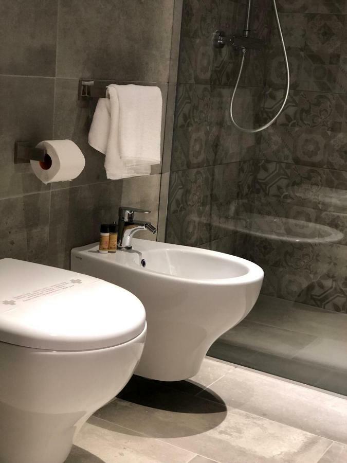 La Quadra Suites - Central Apartments In Iseo With Daily Housekeeping Eksteriør bilde