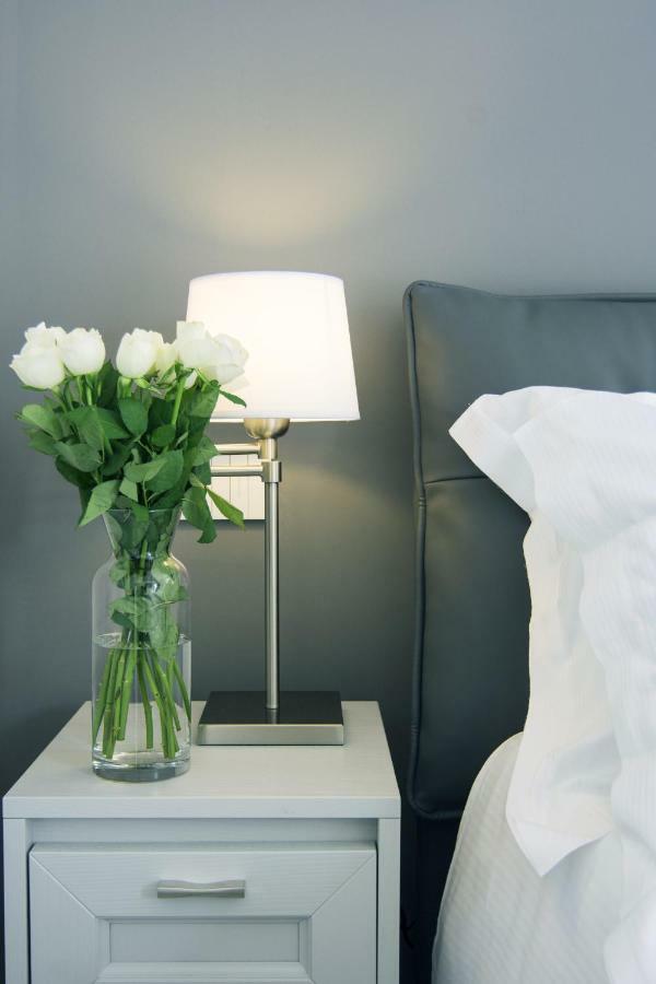 La Quadra Suites - Central Apartments In Iseo With Daily Housekeeping Eksteriør bilde